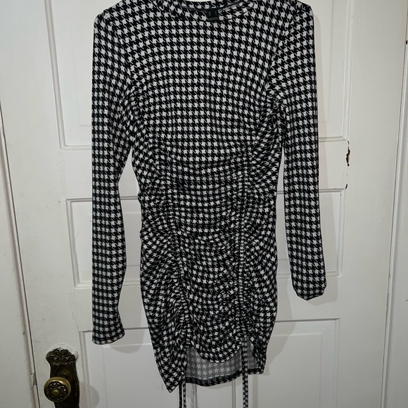 Shark tooth print black and white dress - Picture 5 of 5